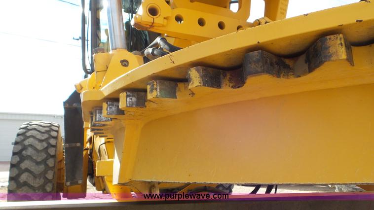 image for item J8389 2007 Volvo G940 motor grader