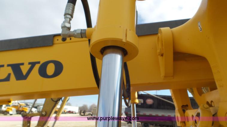 image for item J8389 2007 Volvo G940 motor grader