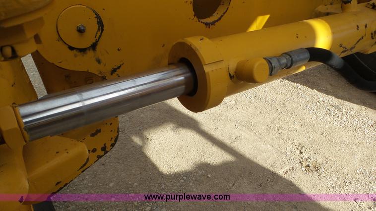 image for item J8389 2007 Volvo G940 motor grader