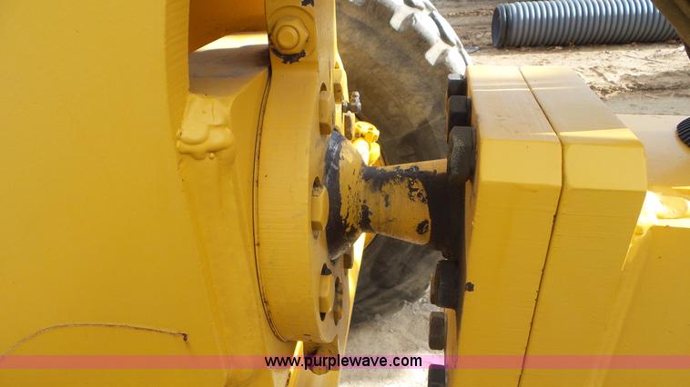 image for item J8389 2007 Volvo G940 motor grader