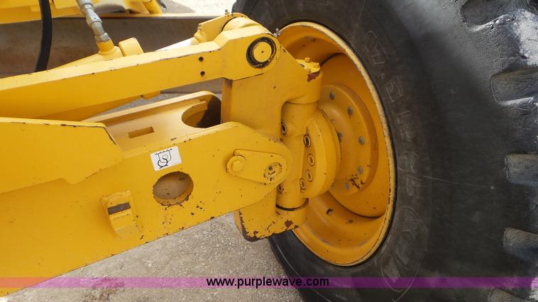 image for item J8389 2007 Volvo G940 motor grader