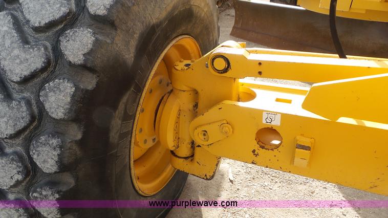 image for item J8389 2007 Volvo G940 motor grader