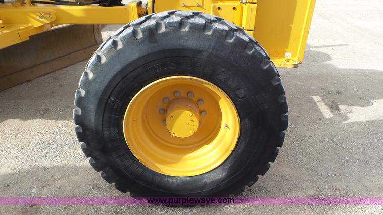 image for item J8389 2007 Volvo G940 motor grader