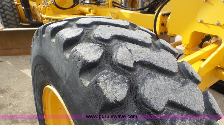 image for item J8389 2007 Volvo G940 motor grader