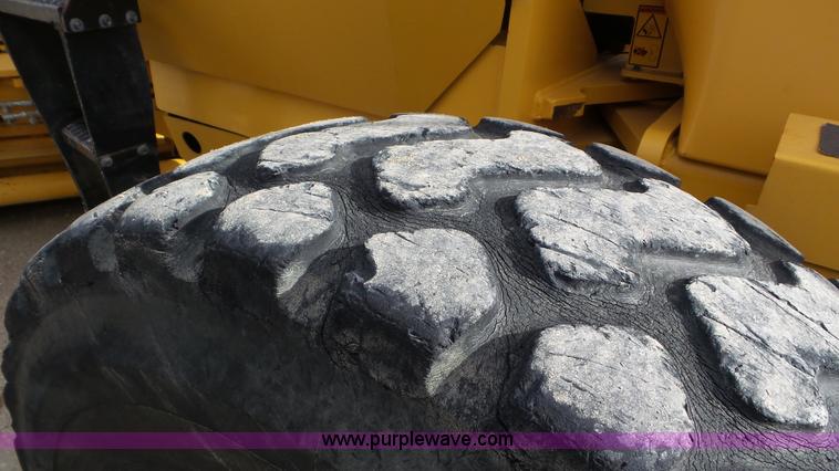 image for item J8389 2007 Volvo G940 motor grader