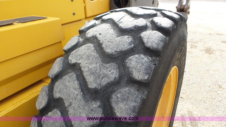 image for item J8389 2007 Volvo G940 motor grader