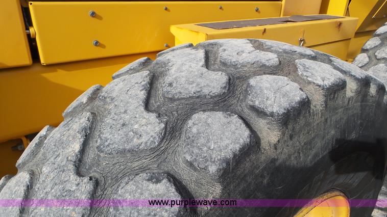 image for item J8389 2007 Volvo G940 motor grader