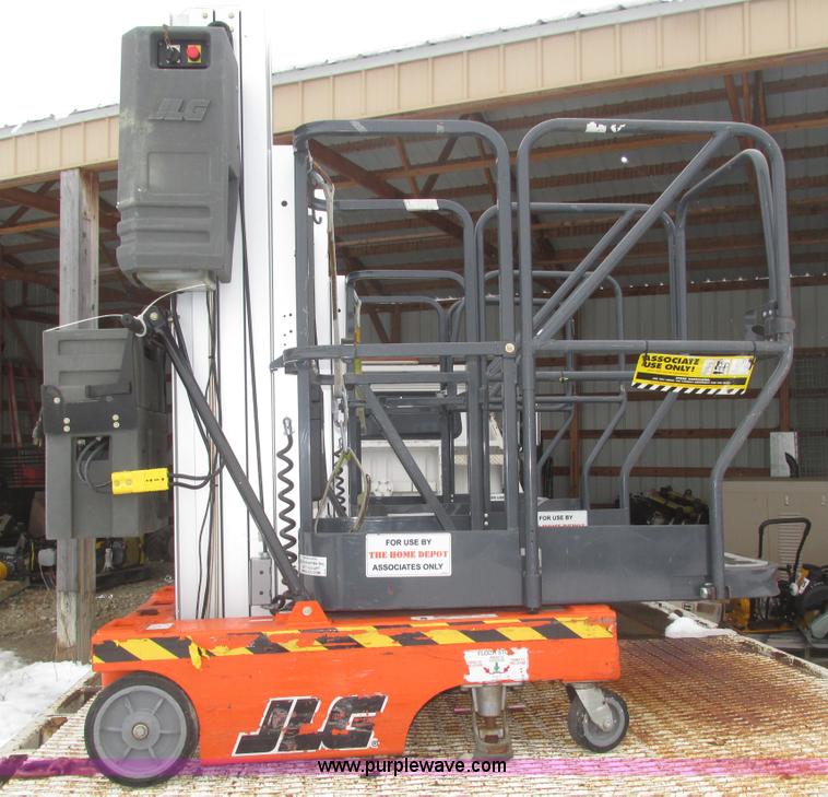 image for item J8786 2003 JLG 12SPHDDC vertical lift