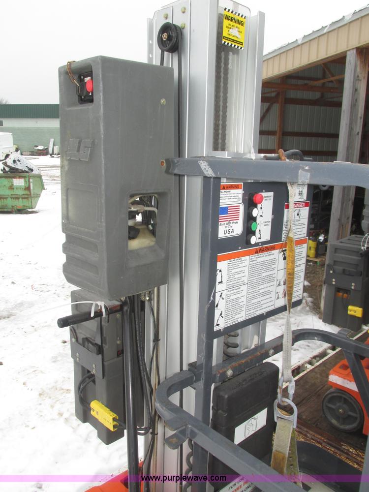 image for item J8786 2003 JLG 12SPHDDC vertical lift