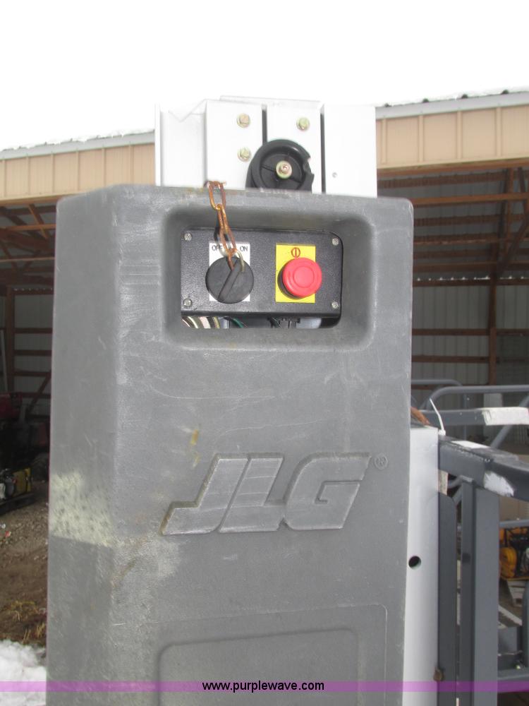 image for item J8786 2003 JLG 12SPHDDC vertical lift