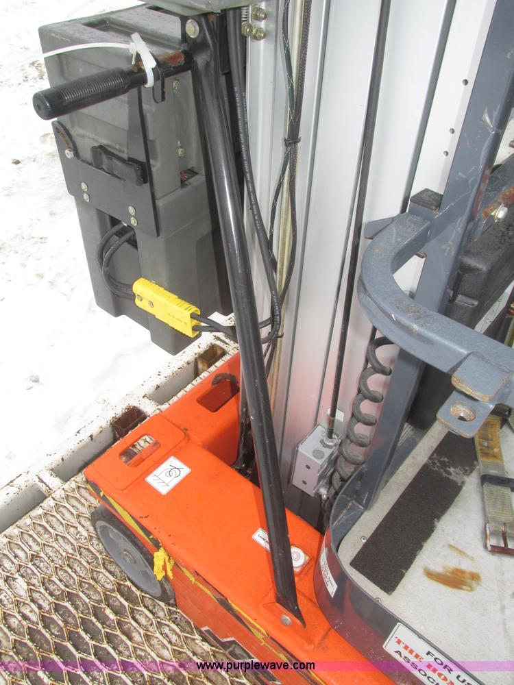 image for item J8786 2003 JLG 12SPHDDC vertical lift