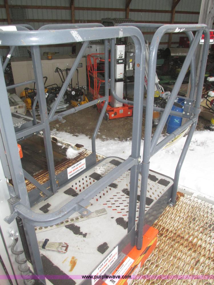 image for item J8786 2003 JLG 12SPHDDC vertical lift