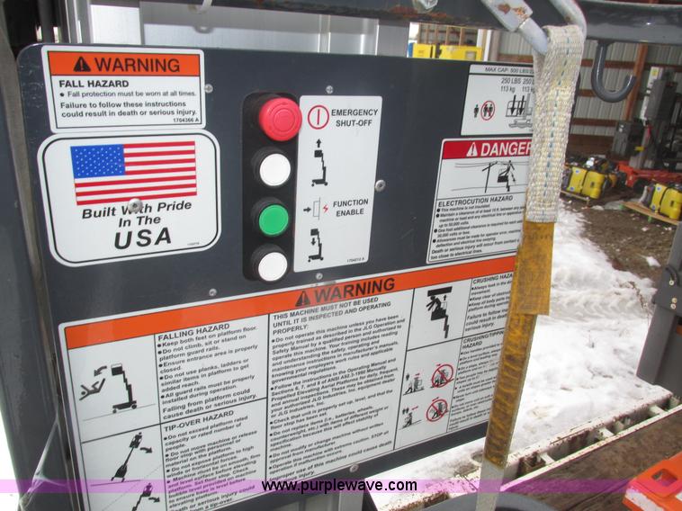 image for item J8786 2003 JLG 12SPHDDC vertical lift