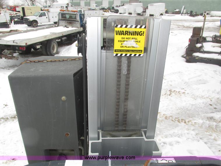 image for item J8786 2003 JLG 12SPHDDC vertical lift