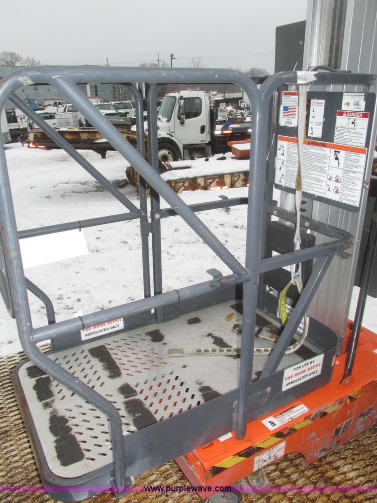image for item J8786 2003 JLG 12SPHDDC vertical lift