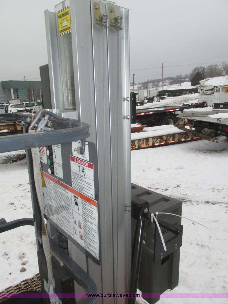 image for item J8786 2003 JLG 12SPHDDC vertical lift