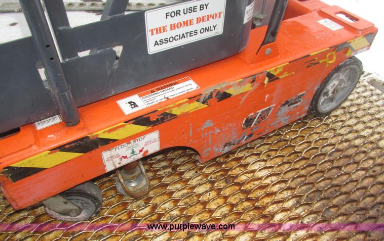 image for item J8786 2003 JLG 12SPHDDC vertical lift