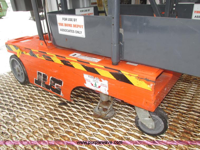 image for item J8786 2003 JLG 12SPHDDC vertical lift