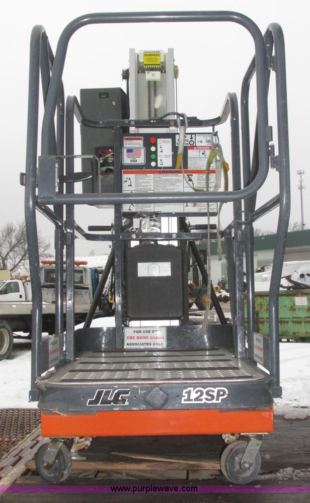 image for item J8790 2007 JLG 12SPHDDC vertical lift