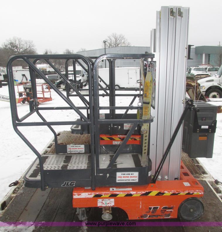 image for item J8790 2007 JLG 12SPHDDC vertical lift
