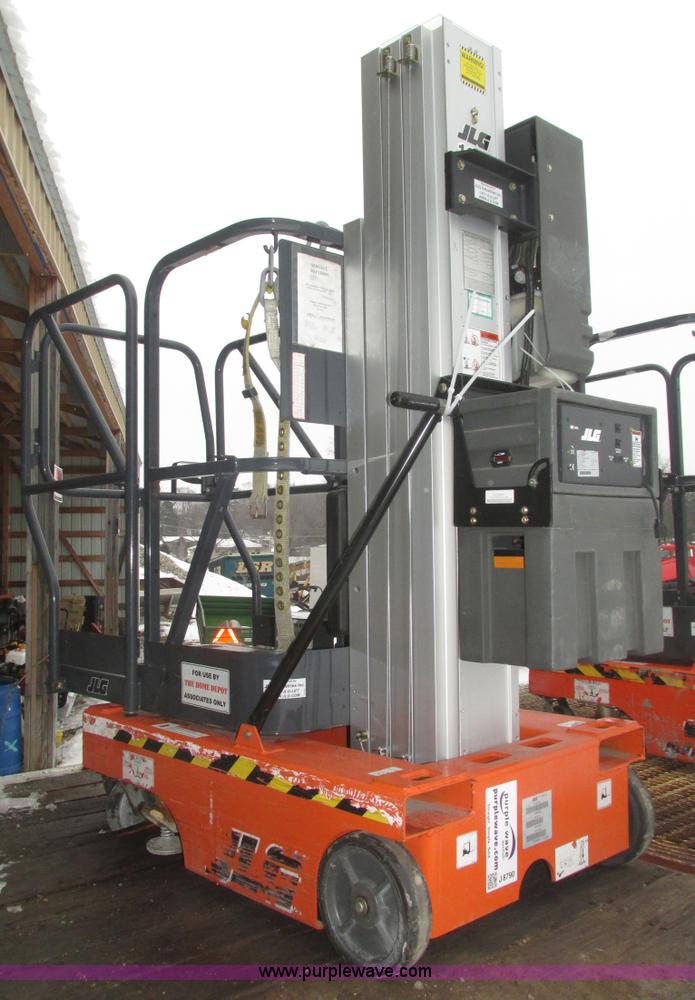 image for item J8790 2007 JLG 12SPHDDC vertical lift