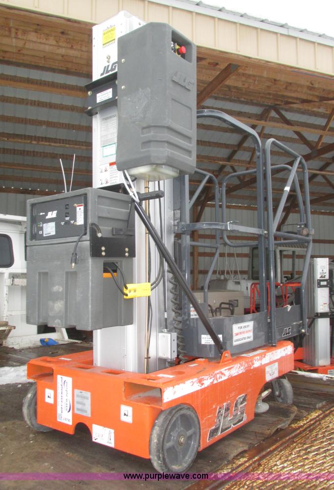 image for item J8790 2007 JLG 12SPHDDC vertical lift