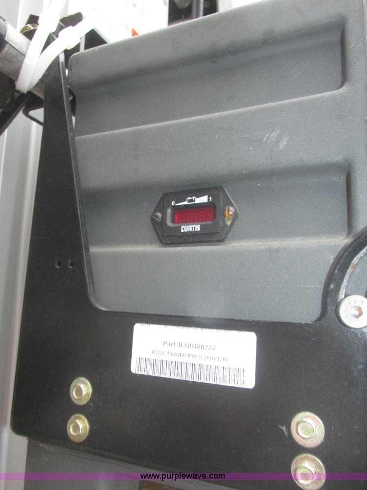 image for item J8790 2007 JLG 12SPHDDC vertical lift