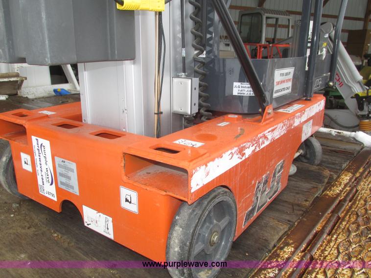 image for item J8790 2007 JLG 12SPHDDC vertical lift