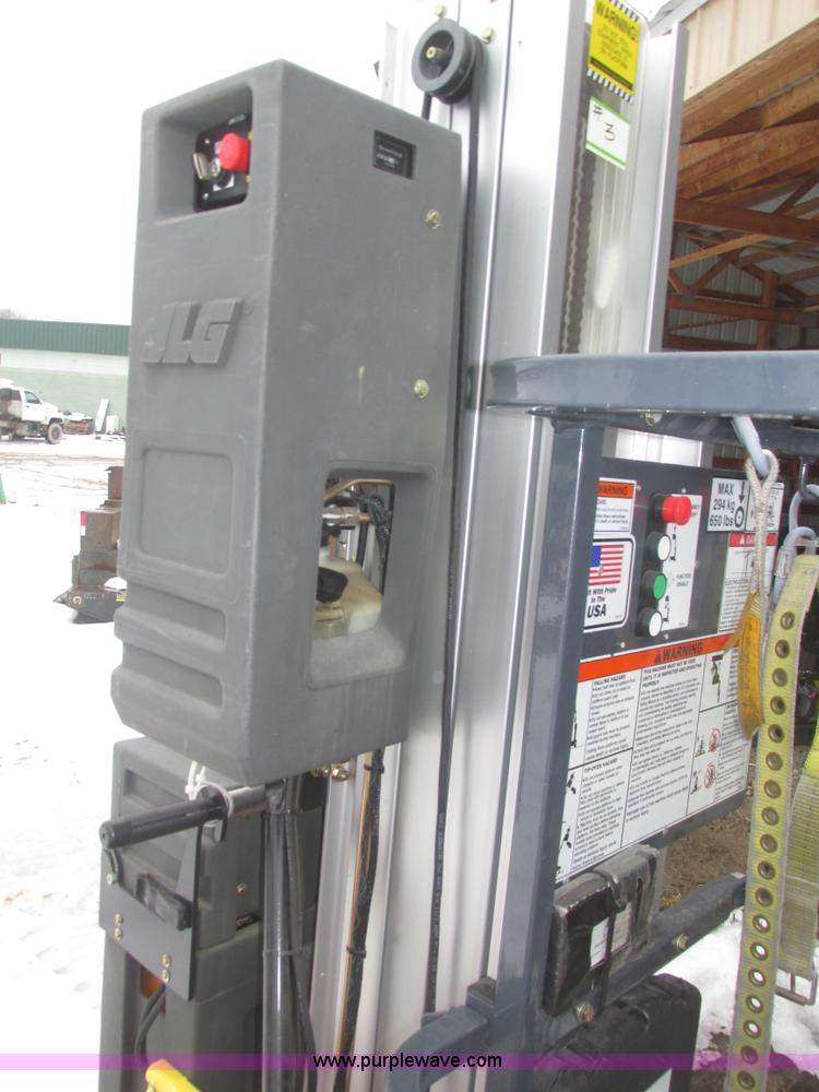 image for item J8790 2007 JLG 12SPHDDC vertical lift