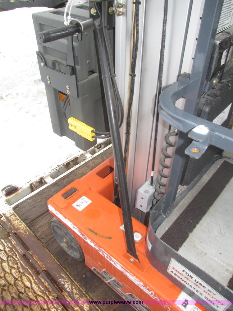 image for item J8790 2007 JLG 12SPHDDC vertical lift