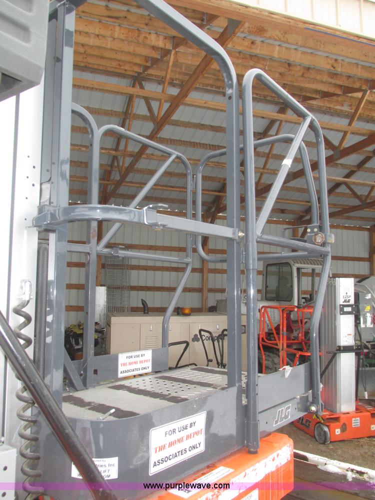 image for item J8790 2007 JLG 12SPHDDC vertical lift