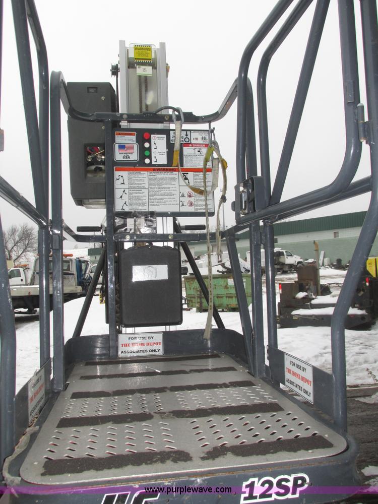 image for item J8790 2007 JLG 12SPHDDC vertical lift