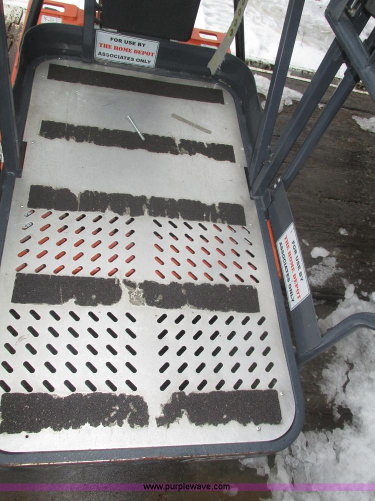 image for item J8790 2007 JLG 12SPHDDC vertical lift