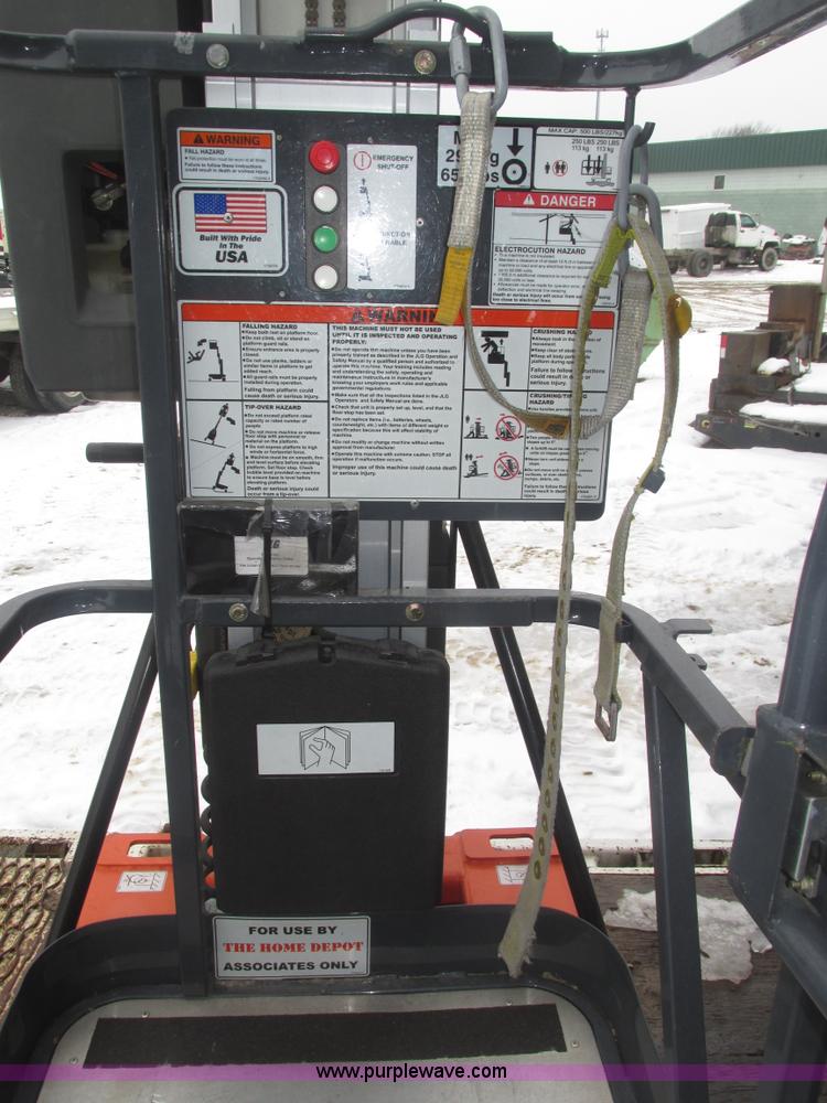 image for item J8790 2007 JLG 12SPHDDC vertical lift