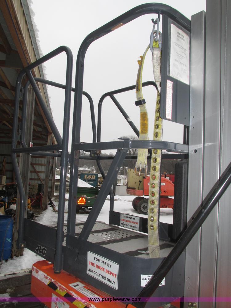 image for item J8790 2007 JLG 12SPHDDC vertical lift