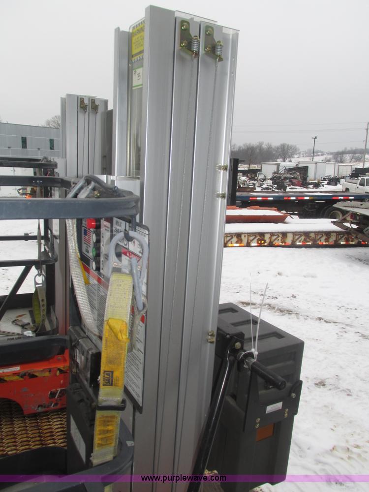 image for item J8790 2007 JLG 12SPHDDC vertical lift