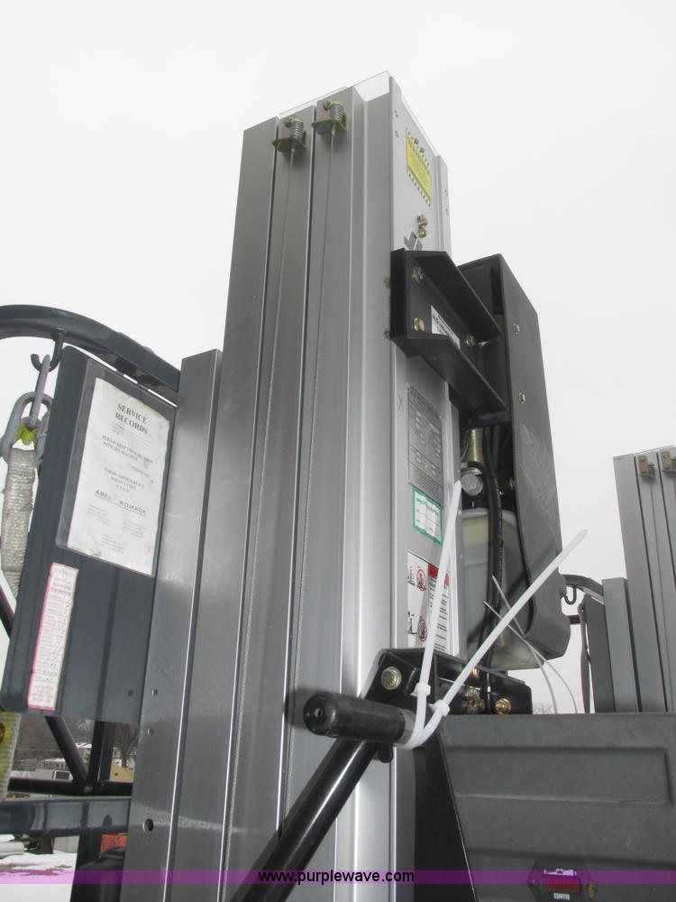 image for item J8790 2007 JLG 12SPHDDC vertical lift