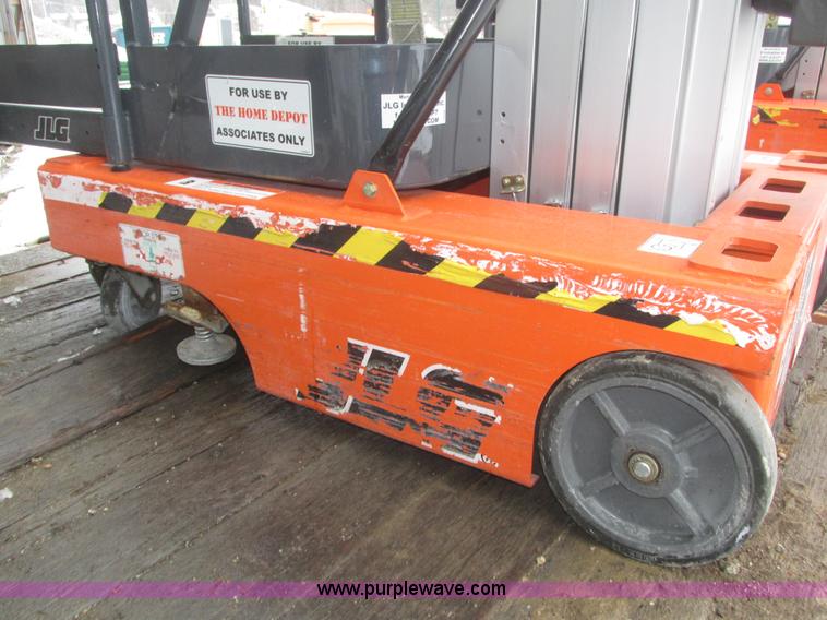 image for item J8790 2007 JLG 12SPHDDC vertical lift