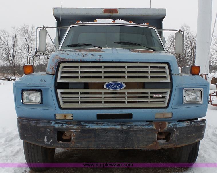 image for item L3661 1980 Ford F700 dump truck