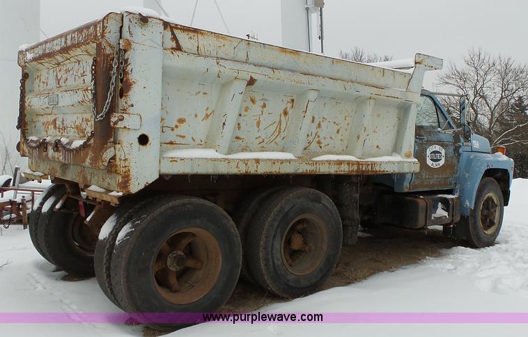 image for item L3661 1980 Ford F700 dump truck
