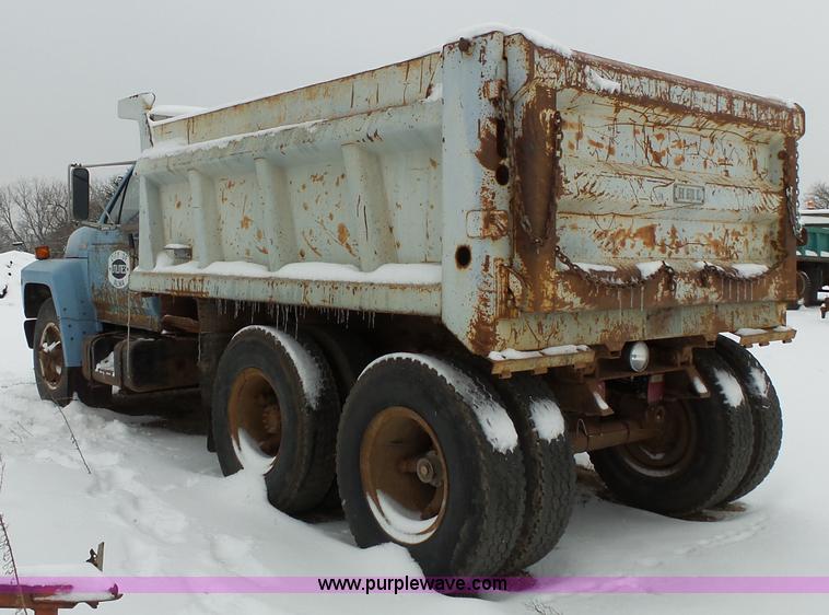 image for item L3661 1980 Ford F700 dump truck