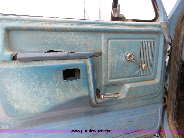 image for item L3661 1980 Ford F700 dump truck