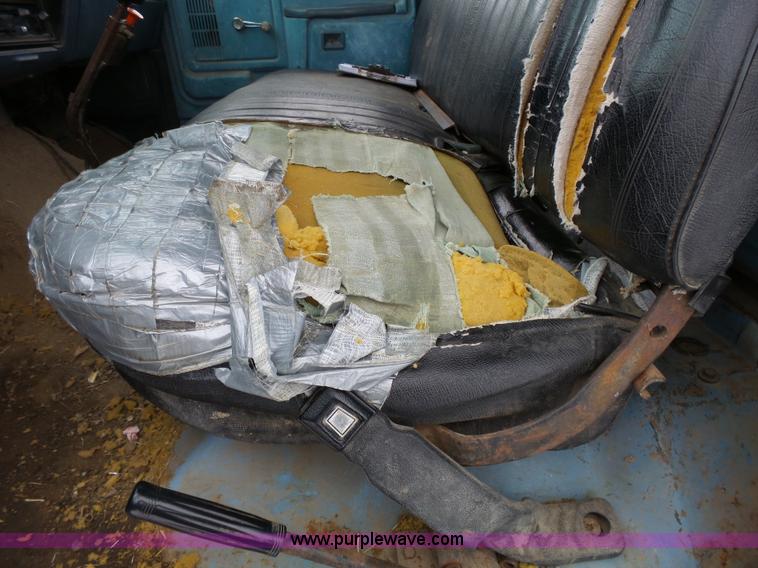 image for item L3661 1980 Ford F700 dump truck