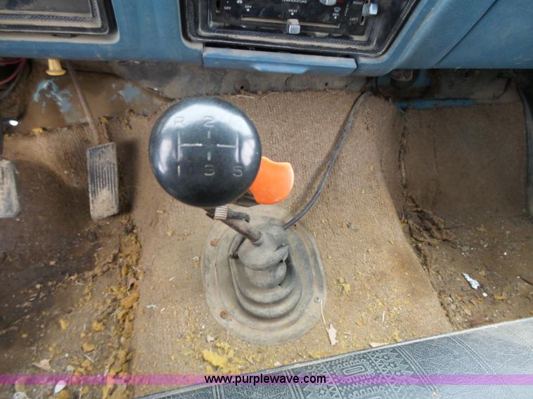 image for item L3661 1980 Ford F700 dump truck