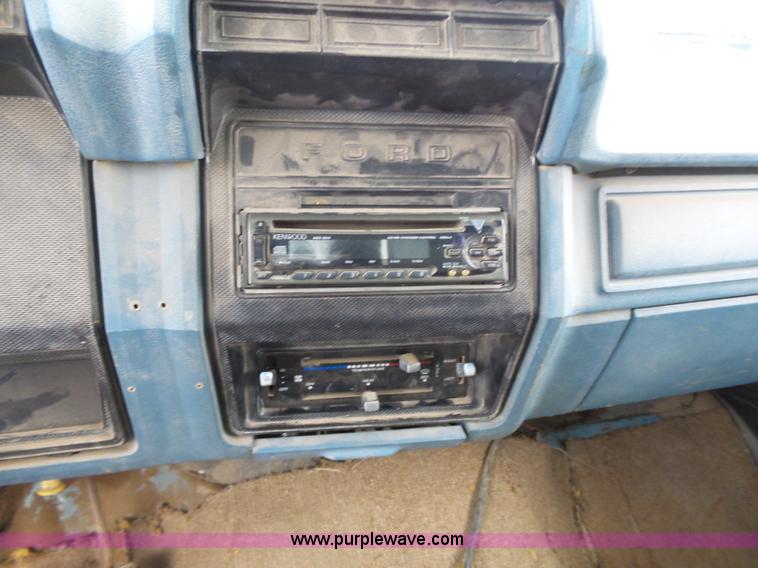 image for item L3661 1980 Ford F700 dump truck