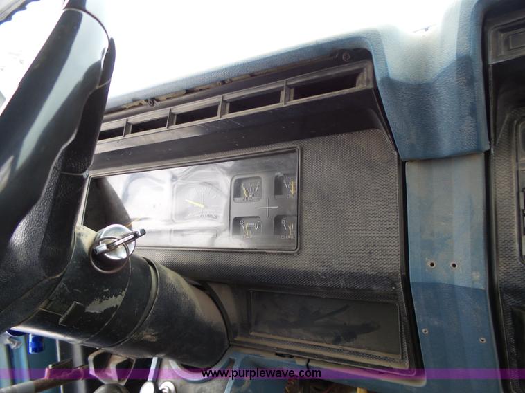 image for item L3661 1980 Ford F700 dump truck