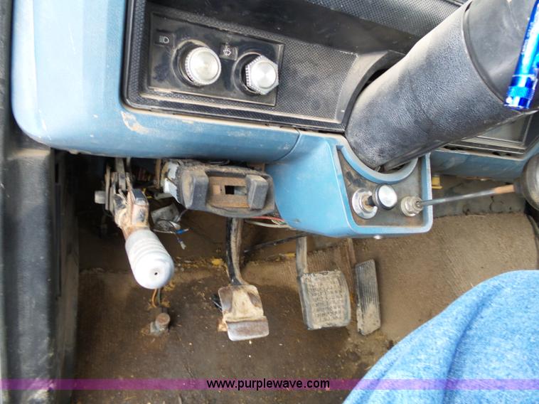 image for item L3661 1980 Ford F700 dump truck