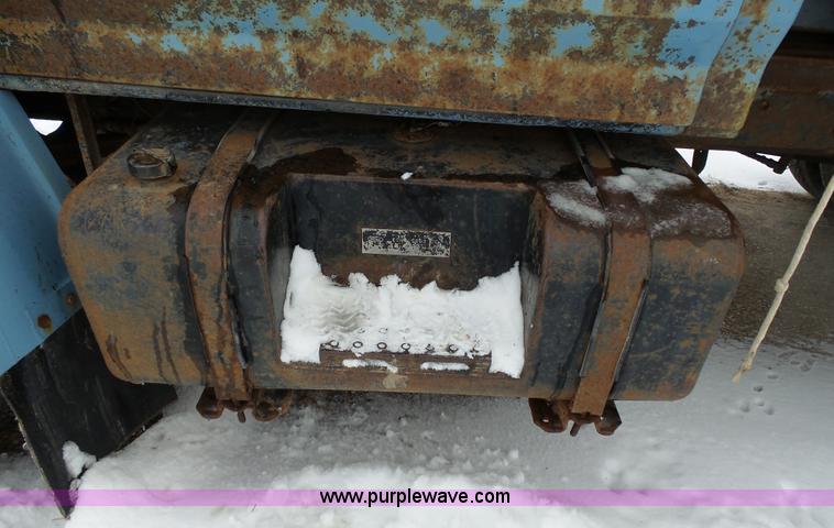 image for item L3661 1980 Ford F700 dump truck