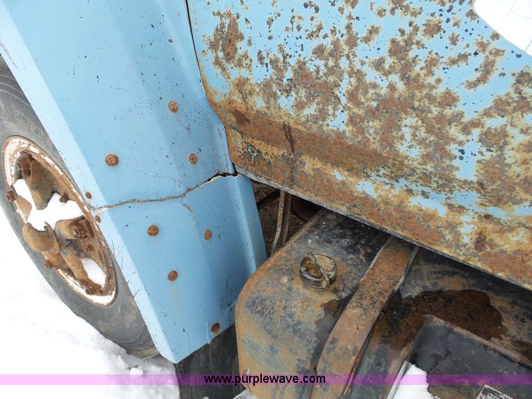 image for item L3661 1980 Ford F700 dump truck