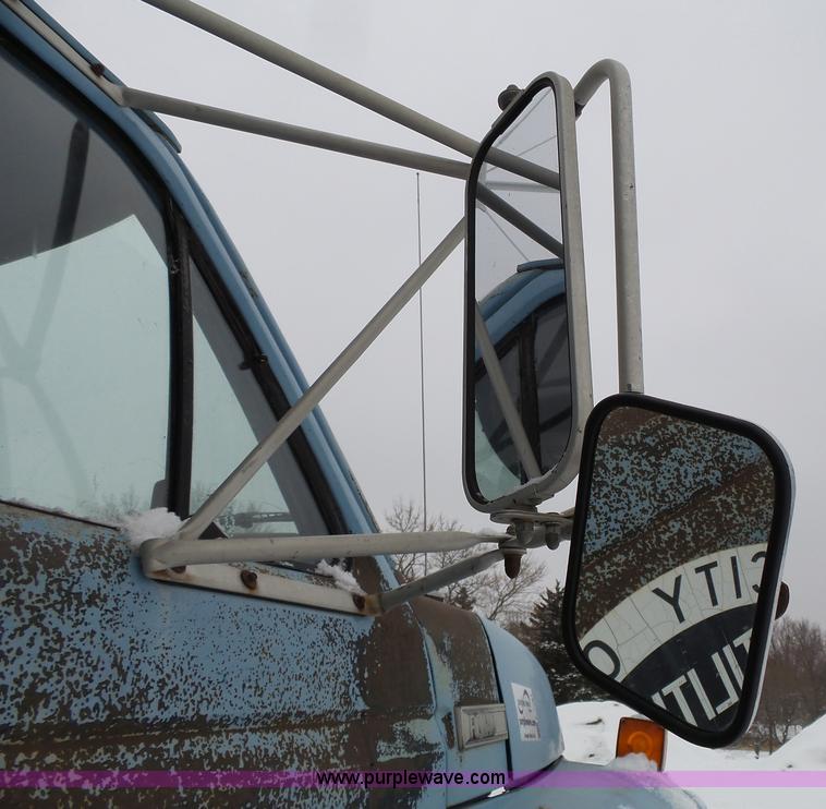 image for item L3661 1980 Ford F700 dump truck